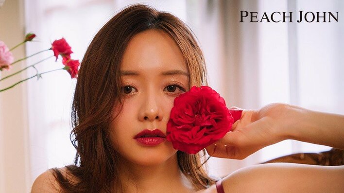 【画像22枚】森香澄が心を奪われるような大人かわいい新作ランジェリーなどをまとった「PEACH JOHN」の新ビジュアルを見る