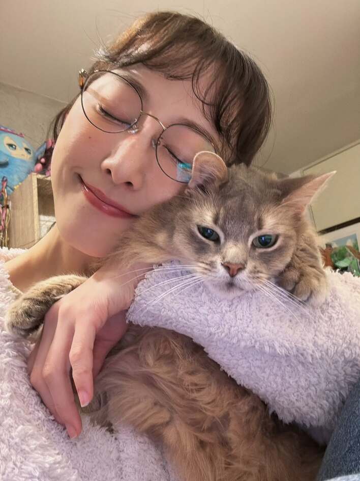 ふたりともソックリ」松井玲奈 愛猫との2ショット公開！「好きすぎて滅