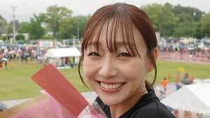須田亜香里「プロポーズされた帰り道感」写真を公開！100本近いバラの花束を抱えて笑う姿に「ステキ過ぎます」と反響