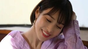プライベート感満載！鷲見玲奈のデジタル限定写真集『陽だまりの中の鷲見玲奈』がリリース　カメラマンは中川絵美里