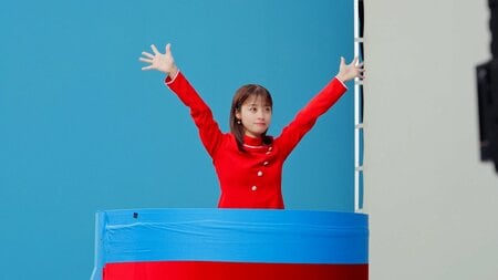 橋本環奈 50歳までにやりたいことは？「あと23年。旅行が好きなので…」タイムトラベルで50年を振り返る新CM公開