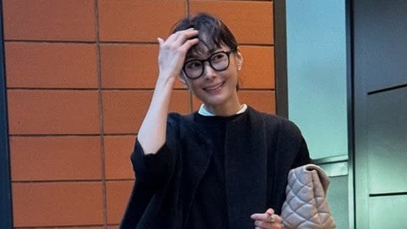 田丸麻紀 海外テイストの暖炉つき自宅をクリスマスモードに！息子と一緒にツリーを飾る様子や兄弟での日常のほほ笑ましい1コマも公開