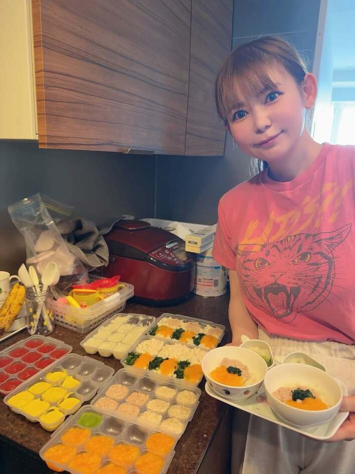 中川翔子 生後7ヵ月双子の“GUCCIコーデ”を披露！夏らしいお揃いTシャツ