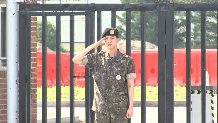 BTSのJIN 兵役を終え除隊で活動再開へ！メンバーも出迎えハグで祝福