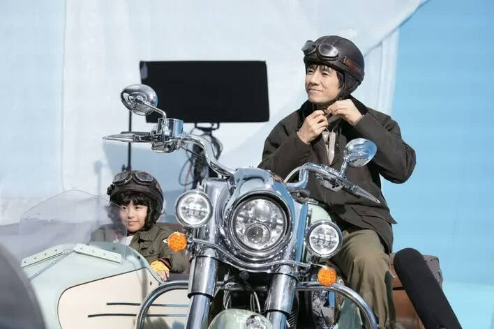 ダウンジャケット 西島秀俊ドラマ「流星ワゴン」で着用 デュベティカ ネイビー　S ダウンジャケット 西島秀俊ドラマ「流星ワゴン」で着用
