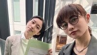 石原さとみ＆河合優実オフショット！手にしているのは…？SNS「大変ありがたい1枚」「可愛くて綺麗で眼福」『ポリティカルパン』