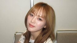 「衝撃すぎた！！」NiziU・RIO ピンクヘアに大胆イメチェン！美デコルテ＆美脚姿やベッドで寝そべるカメラ目線姿に「天使が舞い降りてきた！」とファン大歓喜