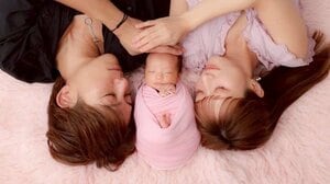 辻󠄀希美 生後1ヵ月の次女・夢空ちゃんのニューボーンフォト公開！夫・杉浦太陽とともに顔寄せた3ショットに「可愛いが溢れてました♡」