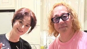 大地真央 広々おしゃれキッチンで12歳年下夫とたこ焼きパーティーを満喫！「上品に見えます」こだわりのお手製カレーも公開