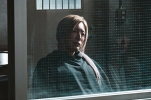 【場面写真追加】浦真鷲（GACKT）が逮捕！不安に駆られた鯖山（戸塚純貴）は事務所を飛び出し…『ブラックトリック』第7話予告