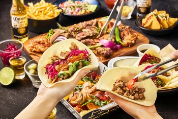 六本木の夜景を見下ろす圧倒的ロケーション！屋上庭園で味わう、極上のアーバンBBQ。「ARK HILLS SOUTH TOWER ROOFTOP LOUNGE」4月16日（木）より期間限定オープン！