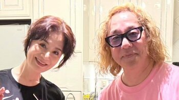 大地真央 広々おしゃれキッチンで12歳年下夫とたこ焼きパーティーを満喫！「上品に見えます」こだわりのお手製カレーも公開