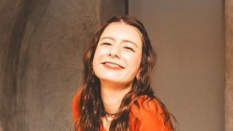 スザンヌ 自身の旅館に開店したベーカリーカウンターにパンがズラリと並んだショット披露！丁寧に包装されたベーグルや塩パンに「とっても美味しそう」