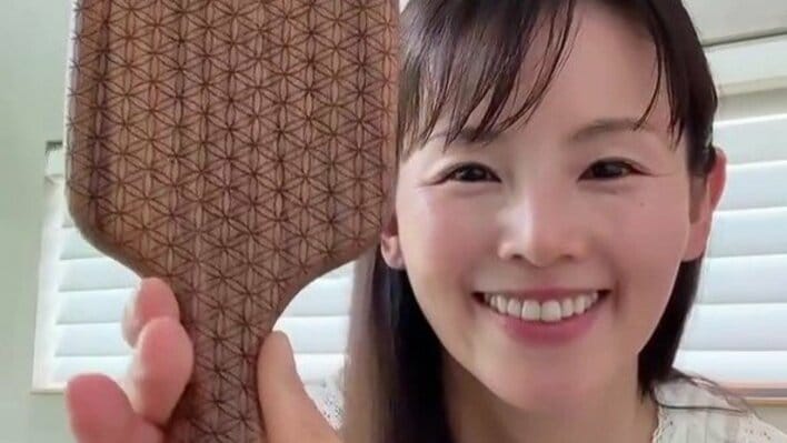 【画像9枚】「老眼きたー？！」小西真奈美（47）“お目目パッチリ”なメガネ姿を見る