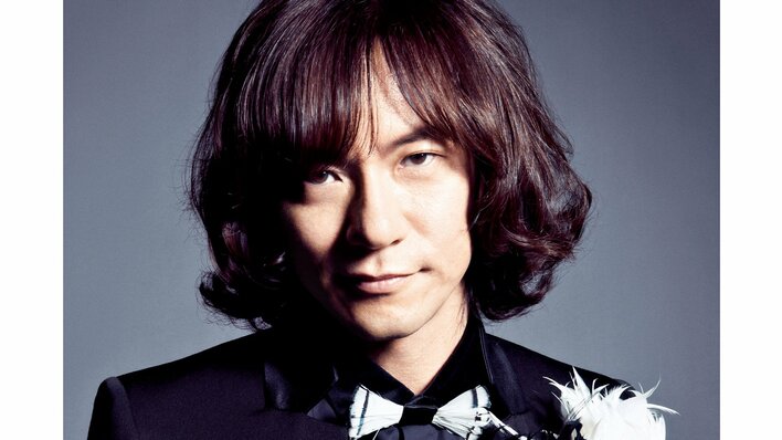 ダイアモンド☆ユカイ 豪華自宅でワールドカップ観戦する姿を公開！クラシカルなソファが目を引く空間で夢中になる様子に「最高ですね」