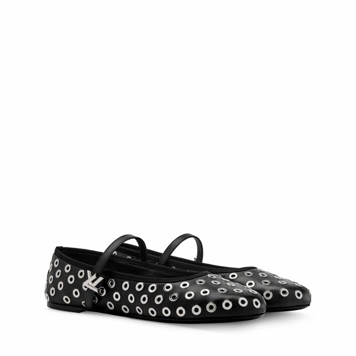 【ルイ・ヴィトン】フェミニンな力強さが息づく新作ウィメンズシューズを発売