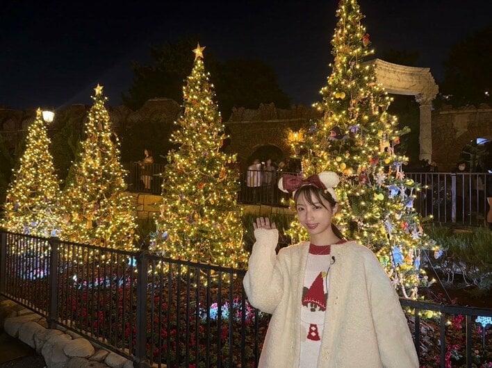 ディズニーシー クリスマスに思わずうっとり！夜のイルミできらびやか