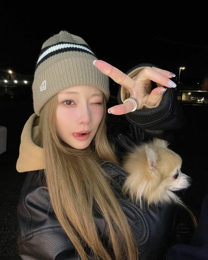 重盛さと美 どアップピース＆“変顔ショット”を大公開！無邪気な笑顔の