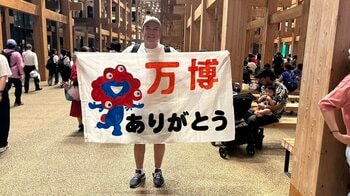【万博ロス・ミャクミャクロスのあなたへ】最終日に感謝の幕を持参した男性の“奇跡の1枚” 大屋根リングから撮った雲のリング＆夕日の絶景