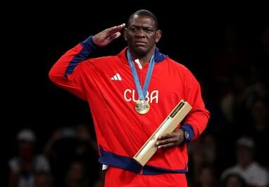 レスリング 5連覇 ロペス 直筆サイン入りフラッグ 東京五輪限定品 オリンピック レスリング 5連覇 ロペス 直筆サイン入りフラッグ 東京五輪限定