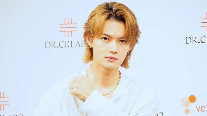 M!LK・佐野勇斗 新CMの出来栄えを「イイじゃん」ポーズで自画自賛！“滅”ポーズも披露し、カメラマンに猛アピール