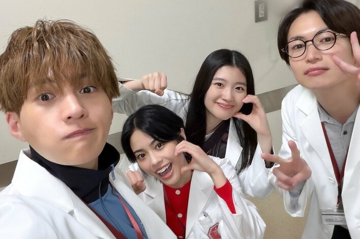 「めっちゃかわいい♡」八木勇征、綱啓永、安斉星来、川床明日香の仲良しオフショットに反響！『LOVED ONE』