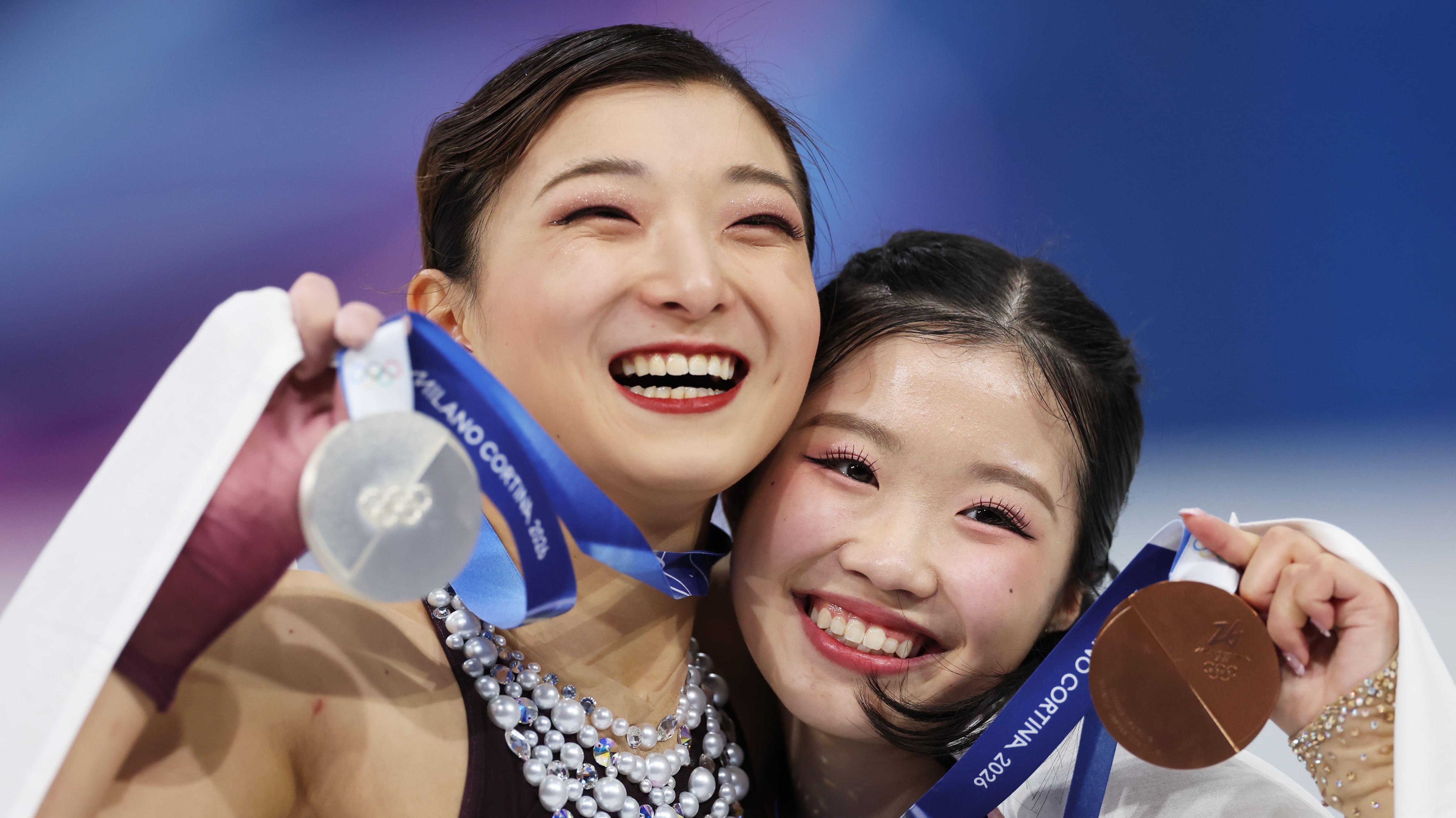 お願いした笑」フィギュア女子表彰式での“まさかの光景”が話題！坂本