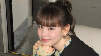 NiziU・MAKO 「振り幅すっごい」ヘソ出しツインテール姿を披露！“進化止まらない”ビジュアルの数々に「全部神すぎ」「めっちゃ似合う」