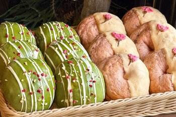 濃厚な抹茶カスタード、上品な甘さの桜とつぶあん。春を彩る限定生ベーグル2種登場！