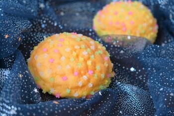“食べる天の川“が再登場！星降る夜に、願いを込めて。7月4日～7日の4日間限定で 「金平糖メロンパン」販売
