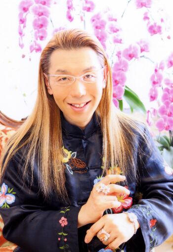 【鎌倉・桜速報】北鎌倉の古刹がピンクに染まる12日間。華道歴40年・假屋崎省吾が挑む、円覚寺「佛日庵」での圧巻の桜インスタレーション開幕！