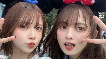 水野舞菜＆高梨優佳　ミニスカ＆おへそチラ見せディズニーコーデに「天使が降りてきた！」の声　