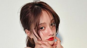 谷まりあ  キャミワンピで大胆な背中を披露　投げキッスをする色っぽい動画にファンは「ドキドキが止まりません！」