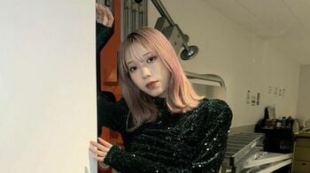 妊娠発表のYouTuber・タナカガ　ウエストチラ見せミニスカコーデを公開！「妊婦とは思えないスタイル」と絶賛