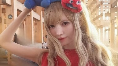 ミャクミャクの妖精！」益若つばさ 赤ワンピ＆ミャクミャクづくし大阪