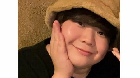 「幸せ動画すぎる」夜のひと笑い・こう 復縁した彼女とラブラブディズニーデート動画公開！胸元に貼られた彼女の本名が「可愛すぎる」と話題