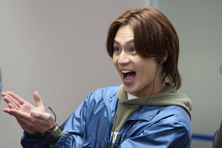 “ニセ部長”須永（新納慎也）の嘘に人事部は大パニック！人見（松田元太）が社長を巻き込み大事件に！？＜『人事の人見』第4話完全版＞