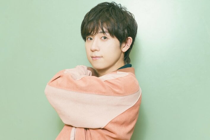 【写真】声優をやっていて楽しいと思うことを語る山下大輝の撮りおろしカットを見る