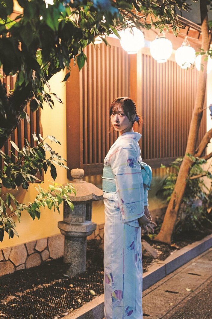 AKB48小栗有以 1stフォト＆スタイルブック 浴衣姿やビーチでの先行