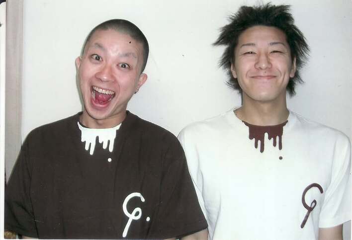 松尾ちょい怖w」チョコプラ“別人”20年前の宣材写真を完全再現！NSC卒業