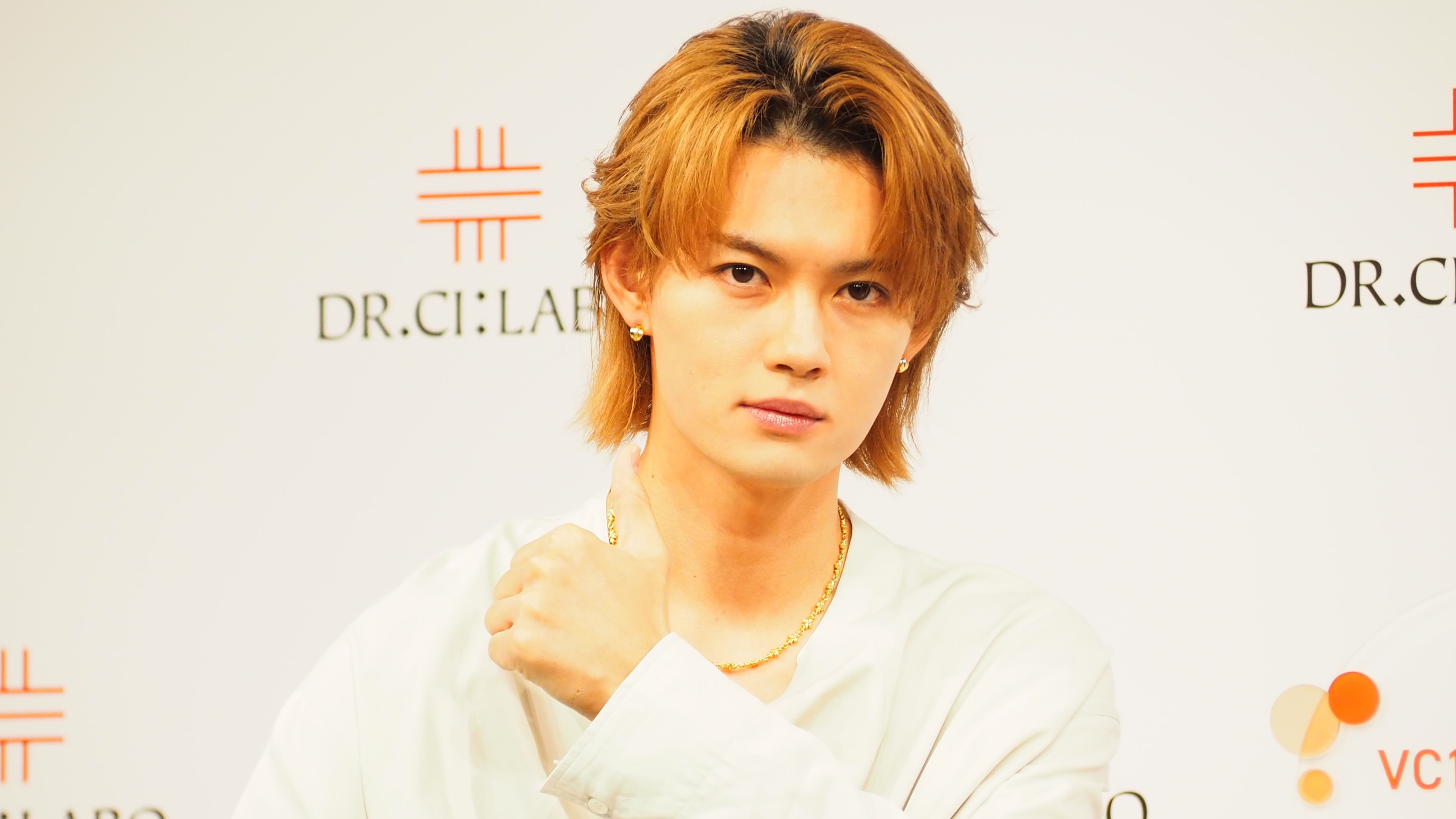 M!LK・佐野勇斗 新CMの出来栄えを「イイじゃん」ポーズで自画自賛！“滅”ポーズも披露し、カメラマンに猛アピール