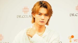 M!LK・佐野勇斗 新CMの出来栄えを「イイじゃん」ポーズで自画自賛！“滅”ポーズも披露し、カメラマンに猛アピール