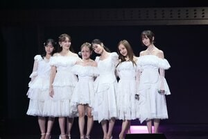 前田敦子 13年ぶりセンターでAKB48結成20周年公演最終日が開幕！板野友美&小嶋陽菜ら1期生メンバーと「桜の木になろう」披露