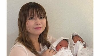 双子出産の中川翔子 セレモニードレス姿の我が子と3Sで退院報告！子供の特徴を描いたイラストやウィンクする表情豊かな様子に「ホントに可愛い天使」