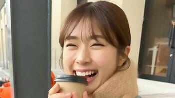 渋谷凪咲 "ルール無視しまくり”で具があふれた豪華恵方巻きをパクリ！ニッコニコな表情で食べ進める姿に「美味しそうに食べる笑顔が最高」