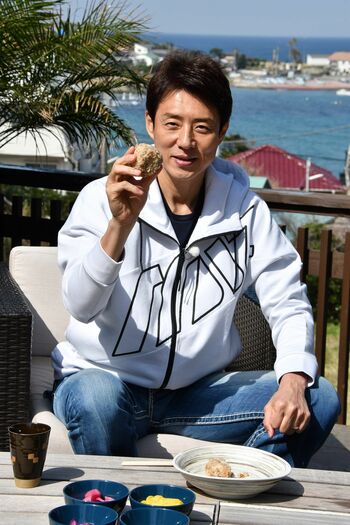 松岡修造 伝統の祭りを支える郷土食「ごんじゅう」を頬張って「豚の汁がじゅわ～！」