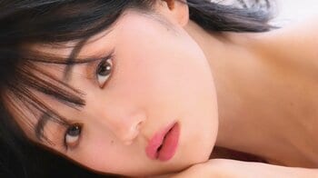 初のランジェリー姿解禁 “かわいすぎる新喜劇女優”小寺真理　1st写真集