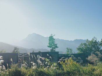 トレーラーハウスを採用した高級ホテル「ＢＬＡＮＣ　ＹＡＴＳＵＧＡＴＡＫＥ」ペア宿泊券５組10名様プレゼント