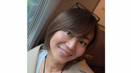 氷川きよし “誕生日が一緒”愛犬との密着ショット公開！ご主人をじーっと見上げる愛らしい表情に「上目づかい可愛い」「すごく幸せそう」