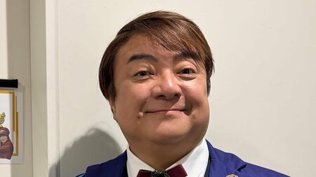 彦摩呂「誰やねん」若き日の色気漂うショット公開！クールなまなざしで見つめる様子やちゃめっ気たっぷりな姿に「イケメンすぎ」「惚れるわ～」